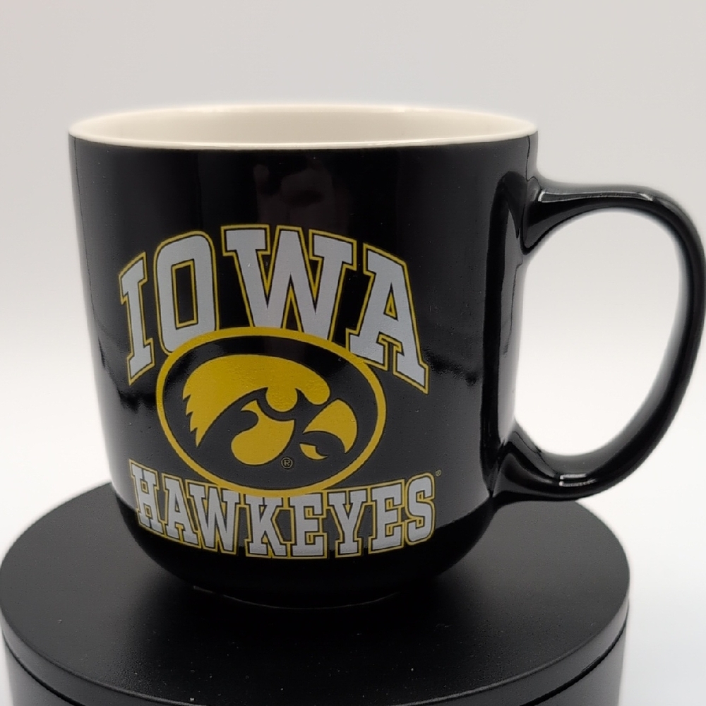 Iowa Hawkeyes 15oz Striped Black Mug (NEW)